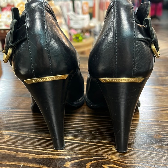 Gorgeous Burberry Black Leather w/ Accent Buckles Round Toe - Size 40 - Picture 7 of 9
